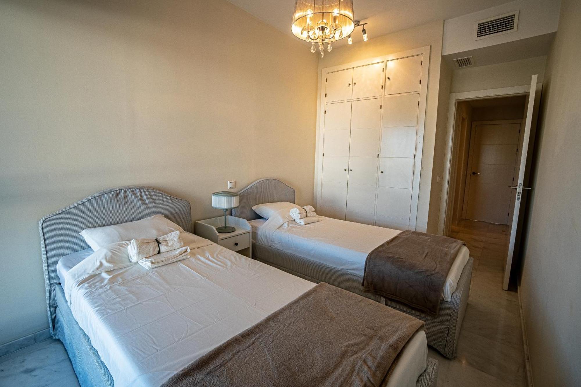 Hello Cosmo Apartment Estepona Exterior photo